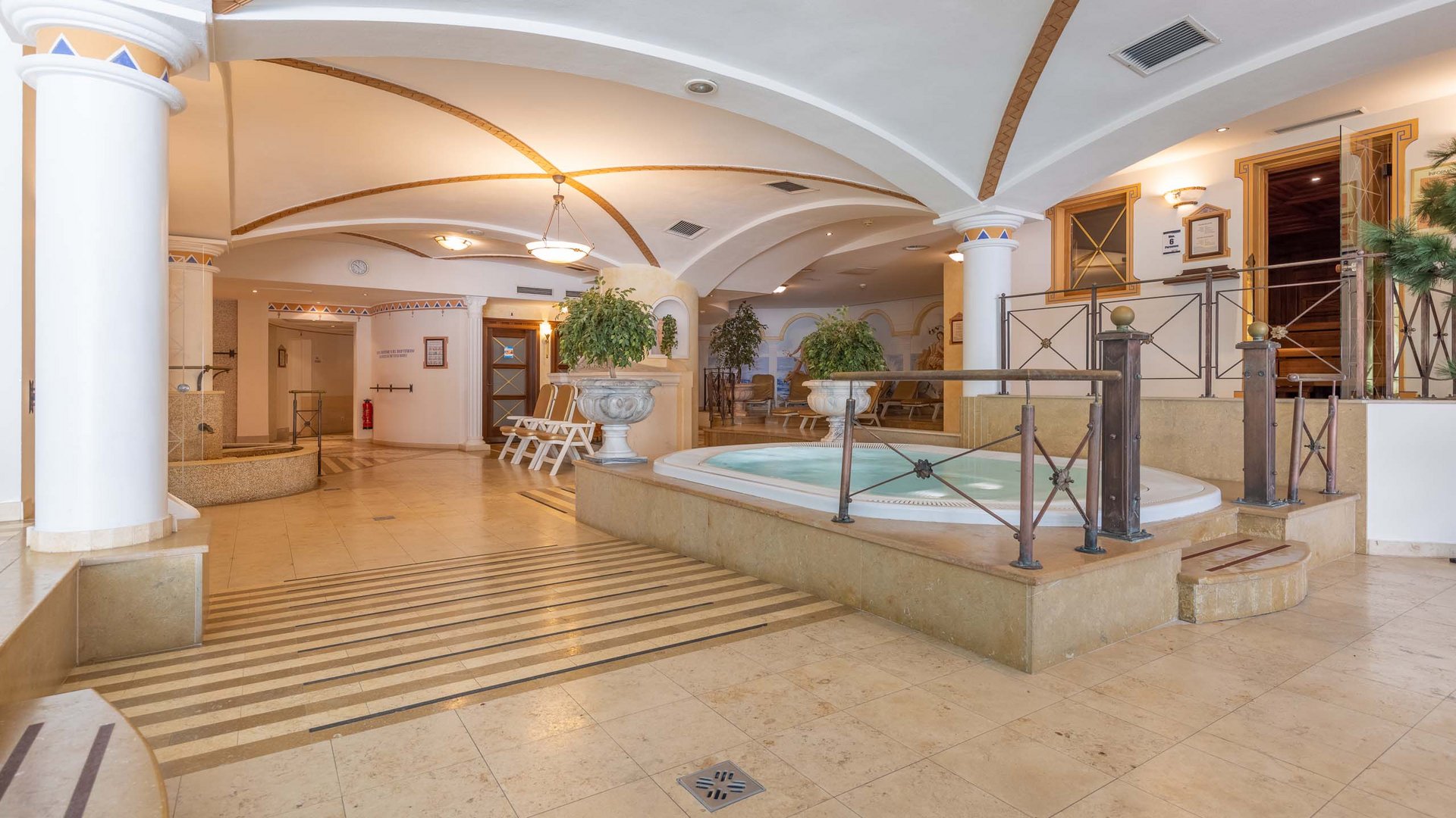 Ihr Hotel mit Pool in Mayrhofen Ihr Hotel mit Pool in Mayrhofen